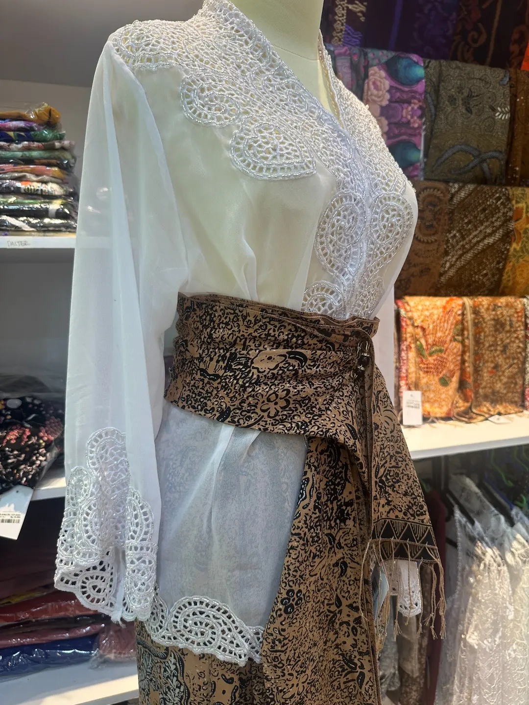 Kebaya Bali Klasik
